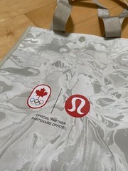 2x LULULEMON TEAM CANADA Beige Reusable Shopping Gym Lunch Bag Large AND Small