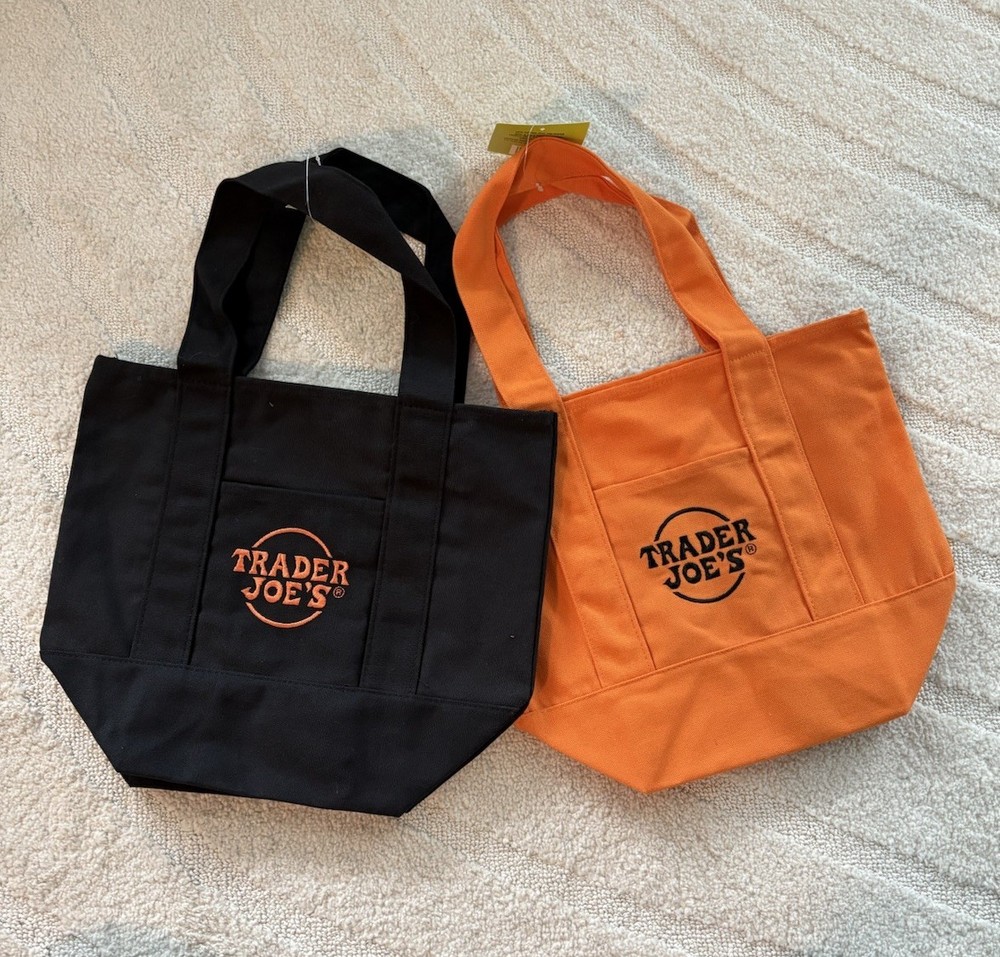 Trader Joe’s Black / Orange Canvas Tote Bag 2-pack Halloween Trick Or Treat ✨🎃