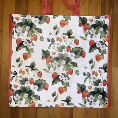 NEW Strawberries 🍓& BLOSSOMS 🌼Shopping Bag Reusable Travel Tote TJ Maxx RED
