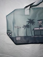 Trader Joe’s 8 Gallon Green Reusable Bag Cooler Large Insulated Tote NWT outdoor