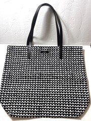 KATE SPADE NEW YORK BON SHOPPER HEART PRINT TOTE BAG BLACK WHITE FABRIC 17″ NEW