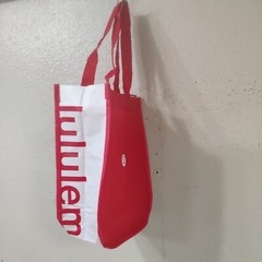 LULULEMON REUSABLE SHOPPING – GIFT BAG 11×9.5 RED WHITE SHOULDER STRAPS 5445