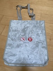 New LULULEMON TEAM CANADA Beige Reusable Shopping Gym Lunch Bag Large