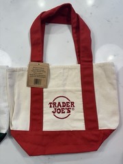 Trader Joe’s Mini Tote Holiday Set (Red And Green) New With Tags.