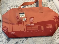 Trader Joe’s Insulated Tote Cooler Bag Peach Pastel Large 8 Gal New 2025 Limited