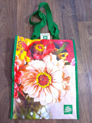 ]The Fresh Market Zinnia Bouquet reuseable bag 12x8x15 inches