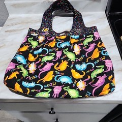 Quiltaholics Anonymous Reusable Large Fabric Cat Print Tote Bag 20×18″