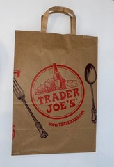 22 TRADER JOE’S BROWN PAPER GROCERY SHOPPING BAGS Size 20″ inch handles reusable
