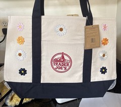Trader Joe’s Embroidery XL Bag 18 Beautiful Flowers 🌺