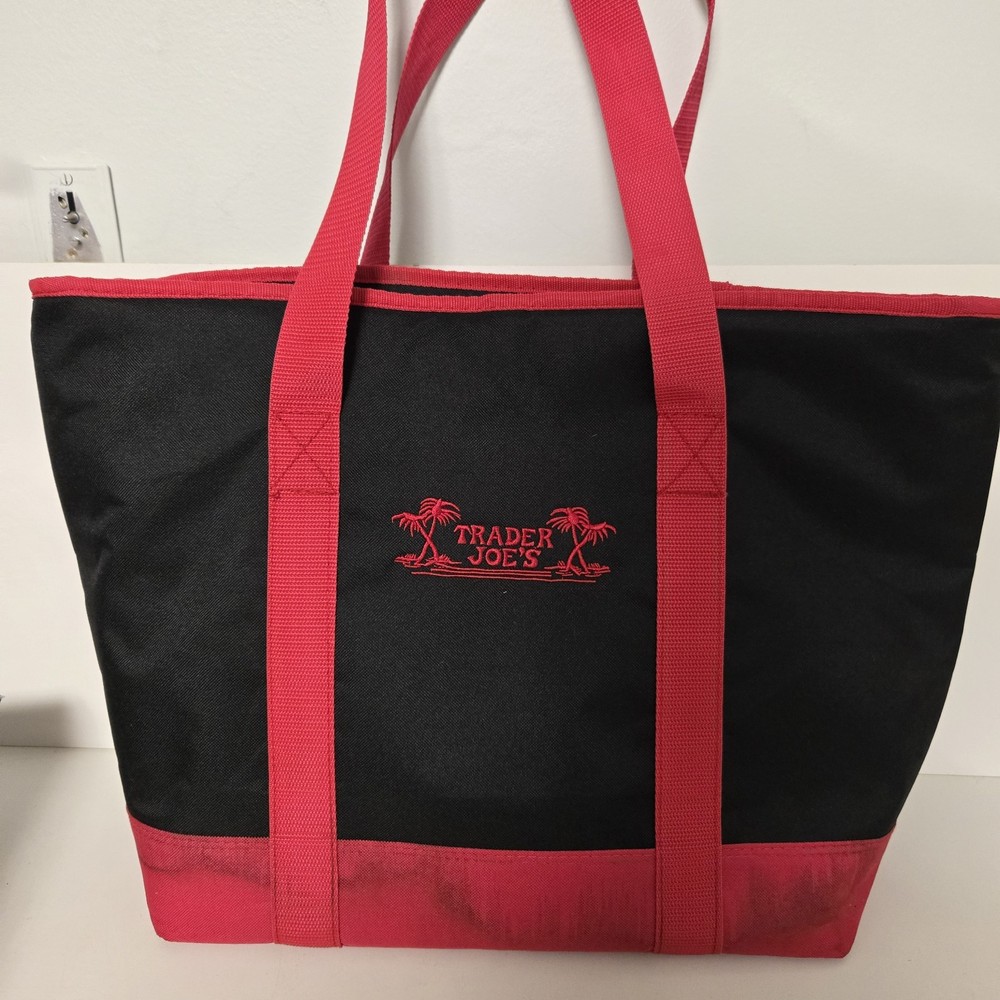 Trader Joe’s Black/Red Reusable Insulated Grocery Bag Extra Large 7 Gallons Disc