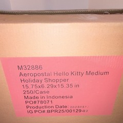 250 Hello Kitty Aeropostale Medium Holiday Shopping/gift Bags RARE