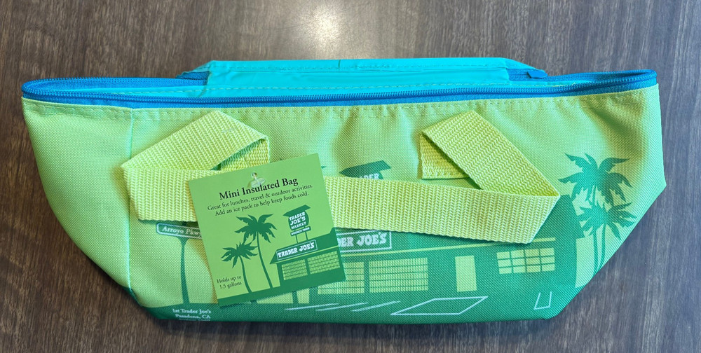 Trader Joe’s Insulated Mini Insulated Foldable Lunch Bag – Tropical – Green