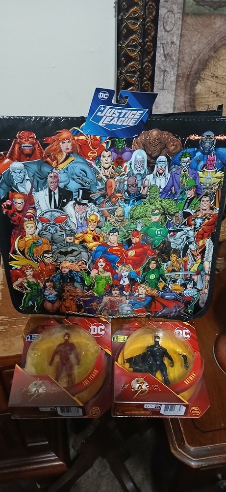 2022 DC JUSTICE LEAGUE REUSABLE TOTE BAG + 2 Flash Movie Figures With Batman