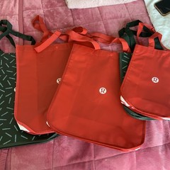 Lululemon large Reusable ECO 2 Red, 1 Green, And 2 Small NEW