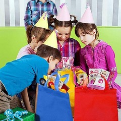 24 Pack Reusable Gift Bag with Handles, 13″ Goodie Treat Bags 8 Colors for Bi…