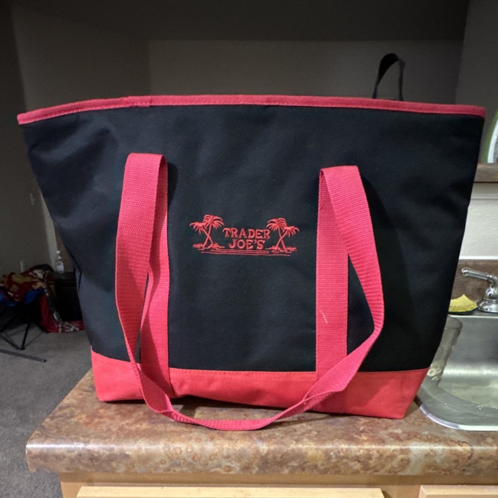 Trader Joe’s Black and Red Reusable Shopping Bag with Zipper and Insulation RARE