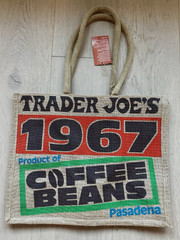 Trader Joe’s NEW RARE COFFEE BEANS 1967 JUTE 💚 REUSABLE GROCERY TOTE BAG