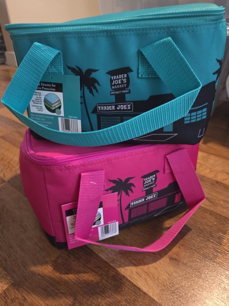 TRADER JOES PINK AND TEAL LIMITED EDITION MINI INSULATED BAGS. SET OF 2 NWT