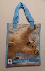 WWF tote Polar Bear Cub Playing in Snow World Wildlife Fund