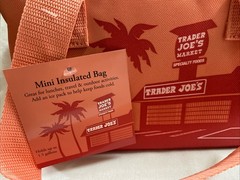 Trader Joe’s PEACH Mini Insulated Lunch Bag Tote Limited Series-1.5 gal- NEW