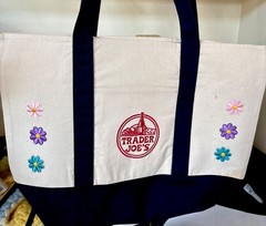 Trader Joe’s Embroidery XL Bag 6 Beautiful Flowers 🌺