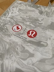 2x LULULEMON TEAM CANADA Beige Reusable Shopping Gym Lunch Bag Large AND Small