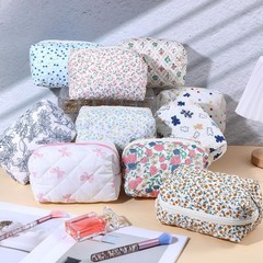 Caeuiciw 10 Pcs Cotton Quilted Makeup Bag Bulk Floral As shown in the figure