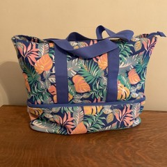 Large Capacity insulated reusable shopping bag. 18 x 14.5 . Blue Floral Print