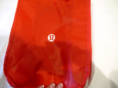Lululemon shopping bag / lunchbag, snaps closed, red and white