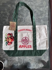 Trader Joe’s Canvas Reusable Shopping Bag Apples Farmers Market Green Beige Red