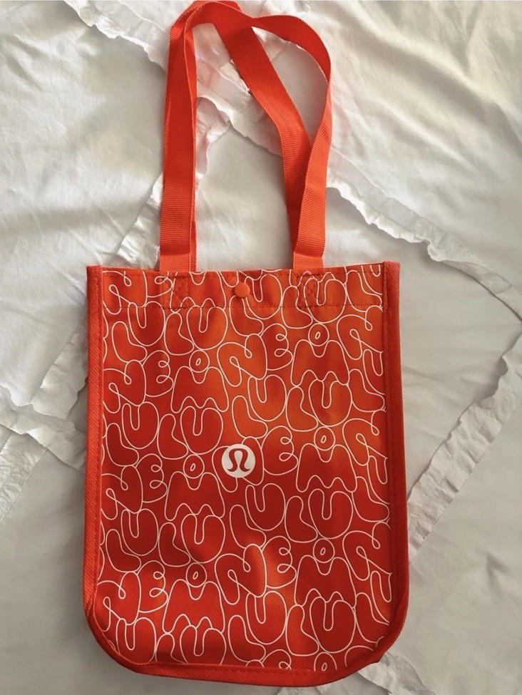 New Shopper Lululemon Reusable Shopping Bag Red w/Snap Closure (Small)