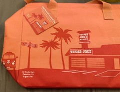 Trader Joe’s Large Peach Reusable Insulated Shopping Bag NWT