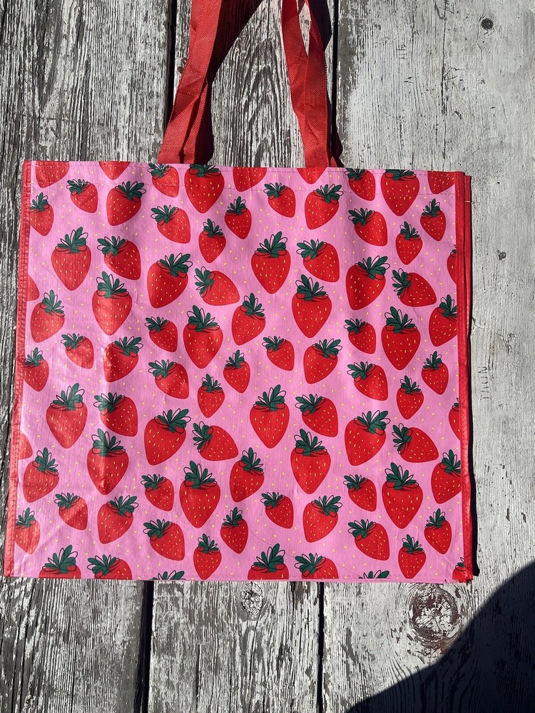 🍓Strawberries 🍓NEW Shopping Bag Reusable Travel Tote TJ Maxx RED&PINK