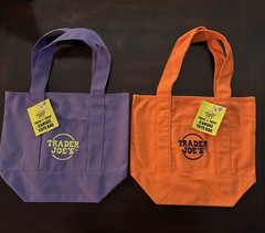 ~ 2 TRADER JOES ~ TRICK OR TREAT MINI CANVAS TOTE BAGS ~ PURPLE & ORANGE ~ NEW