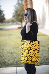 Bulk 25 Pack Smiley Face Reusable Shopping Tote Bags – 15×16 Inch Multicolor …