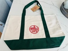 Trader Joe’s 💐GREEN 💐Reusable Canvas Tote Bags Set of 2 New With TAG!