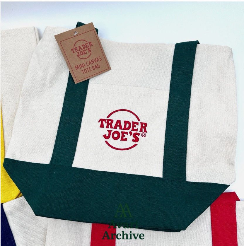 Green shopping bag Trader Joe’s Crew Exclusive Mini Tote