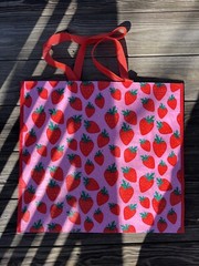 Reusable Tote Bag ~ 19″ X18″ X 8″ ~ STRAWBERRIES ~ HomeGoods