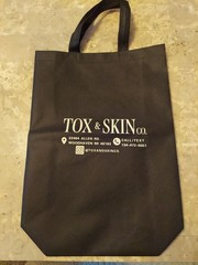 TOX AND SKIN CO TOTE CARRY BAG WOODHAVEN MI BLACK AND WHITE LOGO