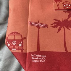 Trader Joe’s Large Insulated Reusable Tote Shopping Bag Peach Color 8 Gallon NWT