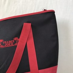 Trader Joe’s Insulated Reusable Shopping Tote Bag 7 Gallon Black Red Refridgerat