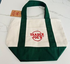 Trader Joe’s 💐GREEN 💐Reusable Canvas Tote Bags Set of 2 New With TAG!