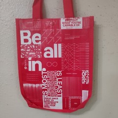 LULULEMON REUSABLE SHOPPING – GIFT BAG 11×9.5 RED WHITE SHOULDER STRAPS 5444