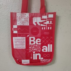 LULULEMON REUSABLE SHOPPING – GIFT BAG 11×9.5 RED WHITE SHOULDER STRAPS 5444