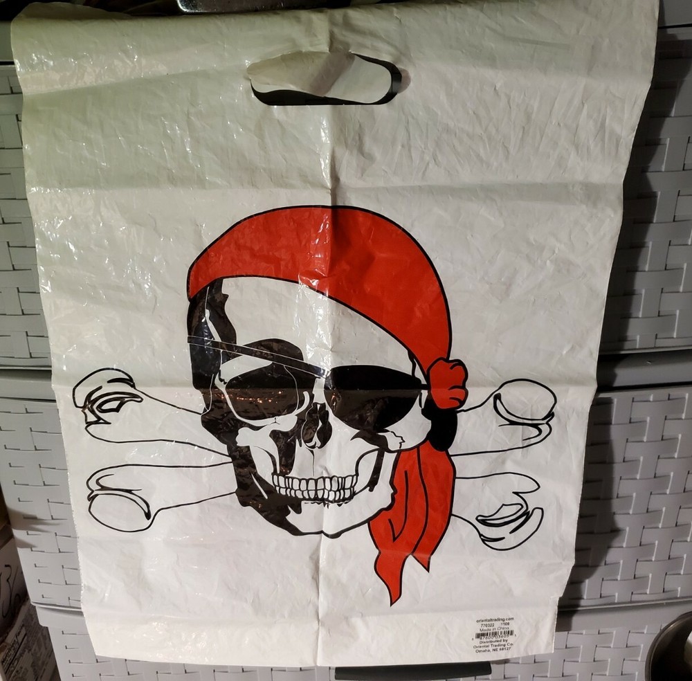 Rare Tote Bag Plastic Skull Cross Bones Red Bandana Oriental Trading 17″ x 12.5″