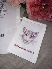 New Snow Leopard Rarities Gift Tote Bag 3pc Set With Bracelet NWOT