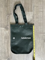 SET OF LULULEMON REUSABLE BAGS LOT OF 6 – 1 GRAY 2 DARK GREEN AND 3 RED