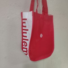 LULULEMON REUSABLE SHOPPING – GIFT BAG 11×9.5 RED WHITE SHOULDER STRAPS 5445