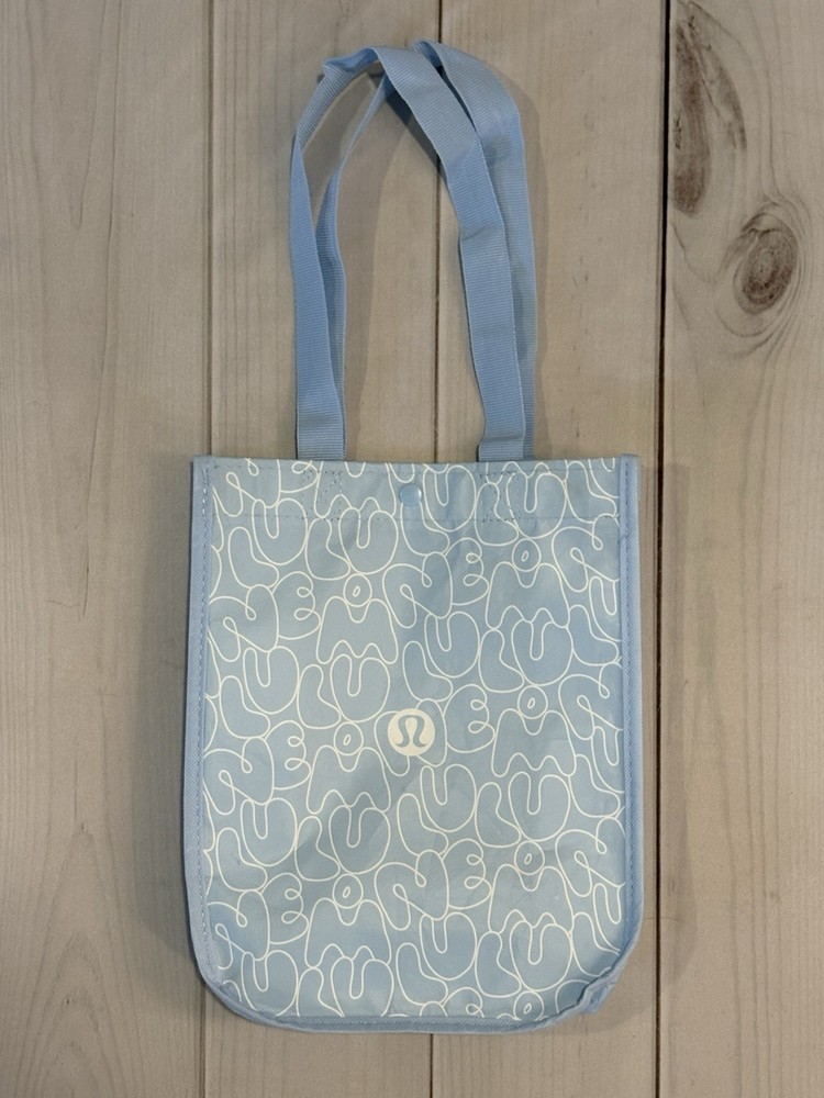 Lululemon Reusable Shopping Tote Lunch Bag Light Blue Sky Cloud Bubble