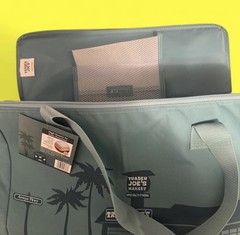 Trader Joe’s Large Reusable Insulated Shopping Bag Teal Blue 8 Gallon Cooler NEW